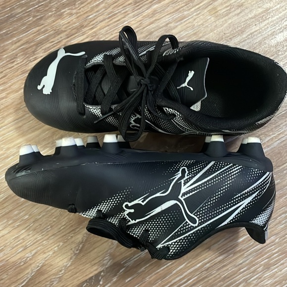 Puma Kids Soccer Shoes - Picture 7 of 8